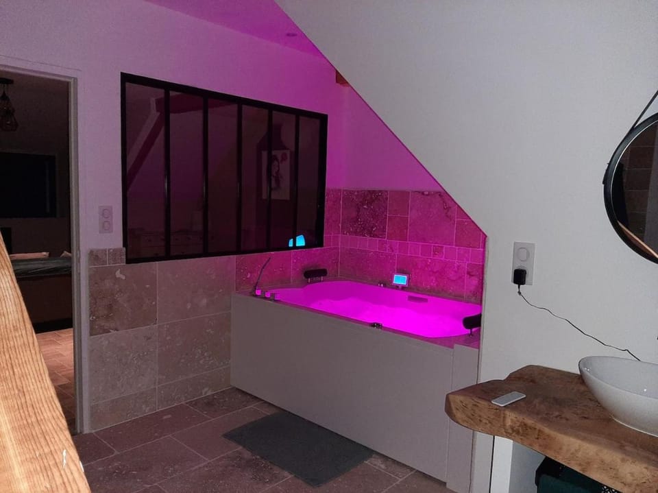 Logement Cozzy avec vue sur la vallée et Jacuzzi Apartment in Occitanie