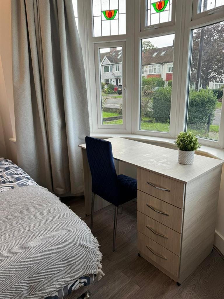 Smart Rooms Piccadilly Line Central London Alexandra Palace Bed and Breakfast in London