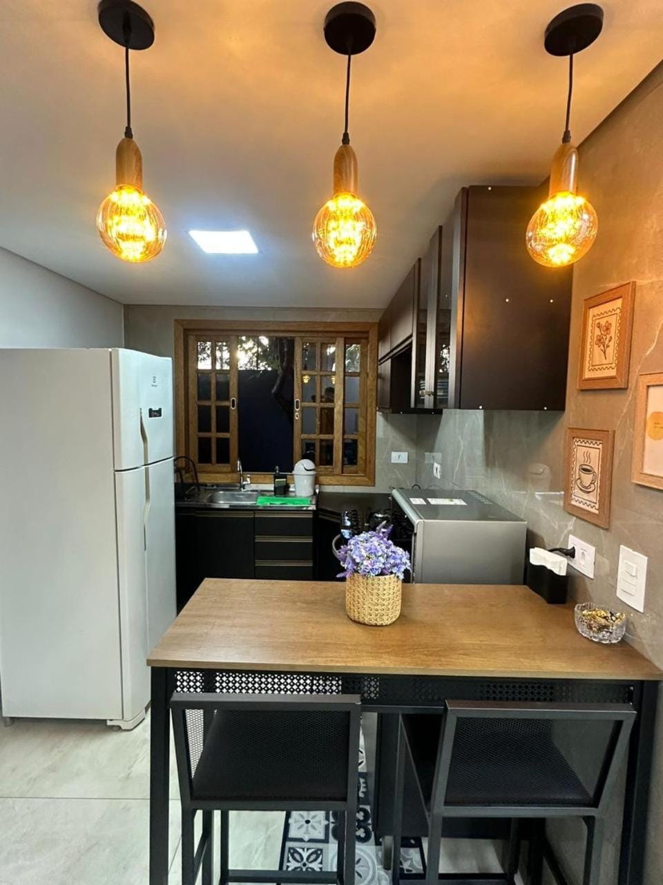 Kitchen or kitchenette, Dining area, oven, stove