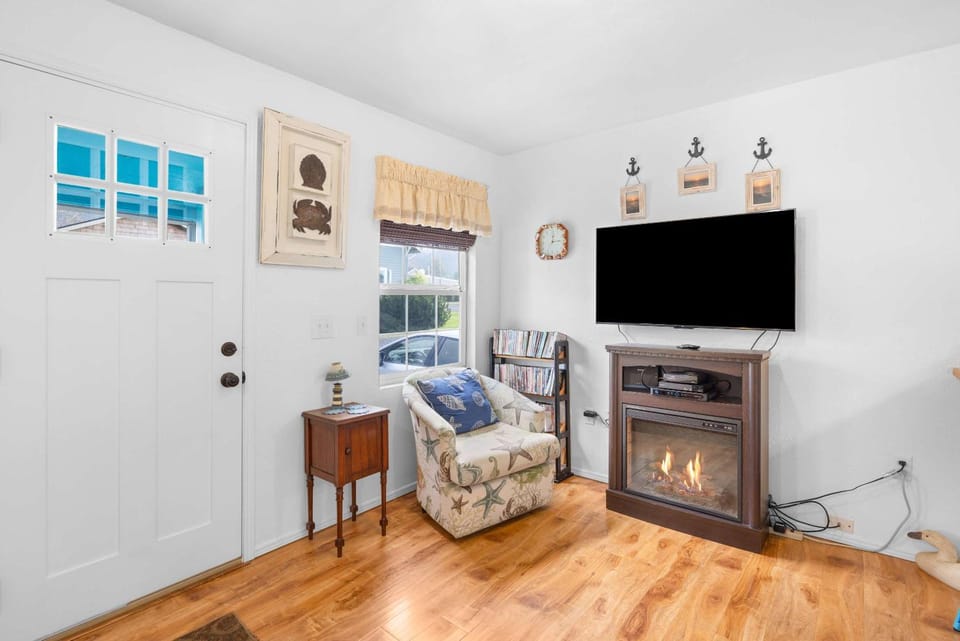 Easy Street Cottage House in Rockaway Beach