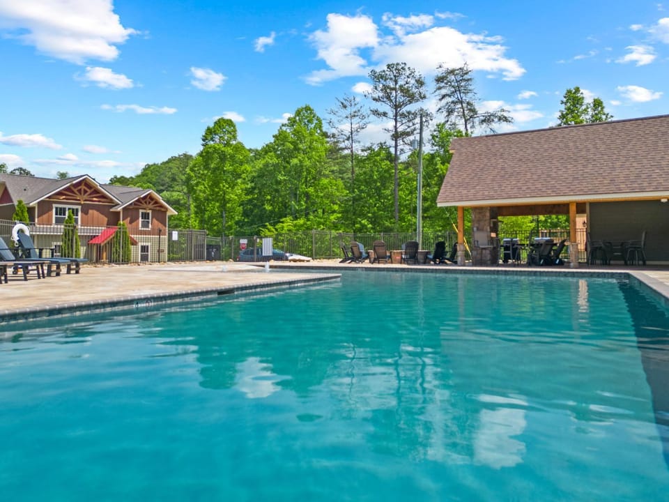 Property building, Day, Pool view, Swimming pool, sunbed
