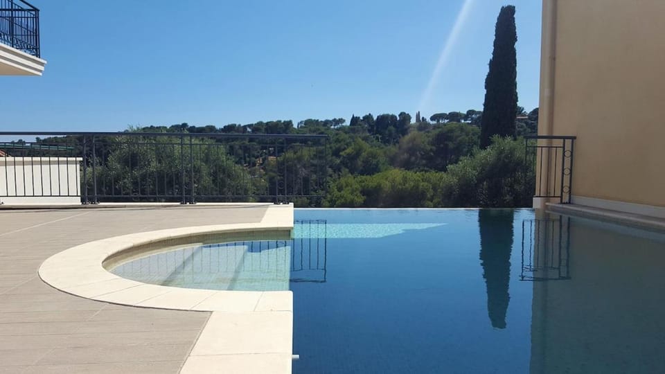 L agora Beautiful 3p Biot Seaview AC Parking Apartment in Villeneuve-Loubet