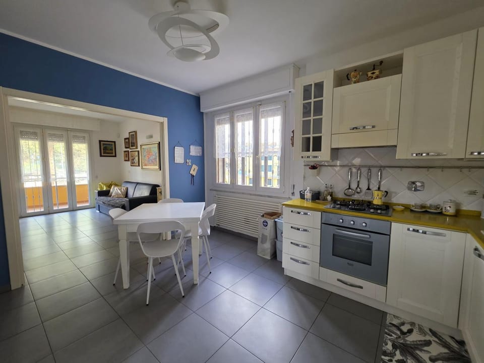 Kitchen or kitchenette, Dining area, dishwasher, stove