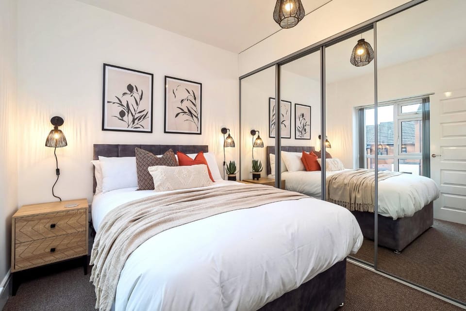 3BDR Kempthorne House with Parking and Garden House in Stoke-on-Trent