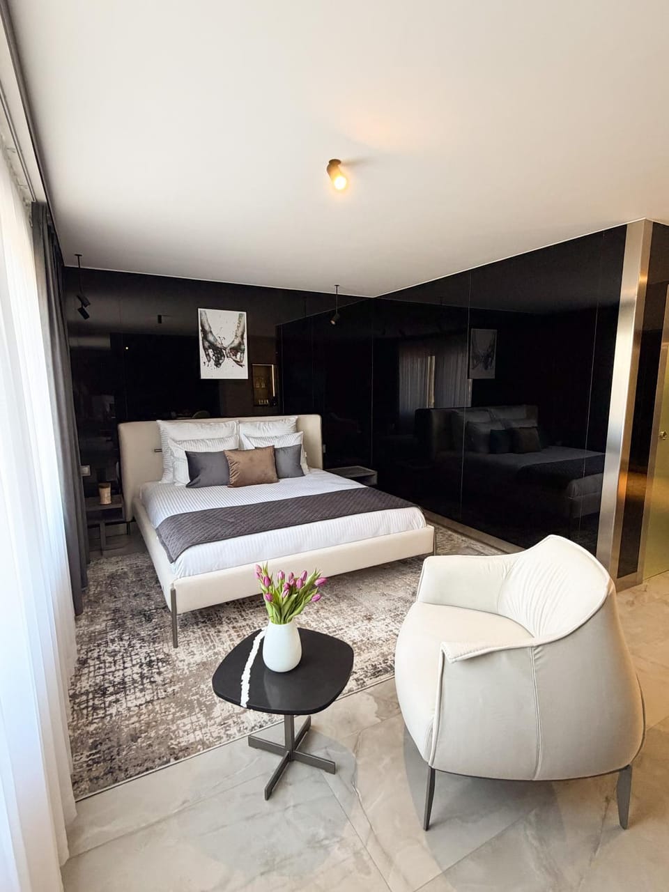Bed, Living room, Seating area, Dining area, Bedroom