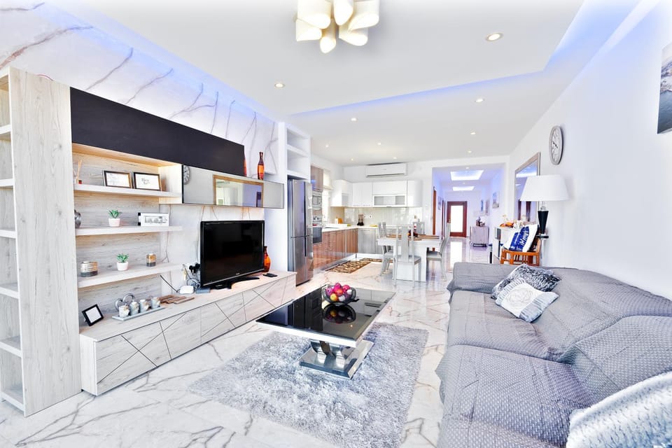 Living room, Dining area, kitchen