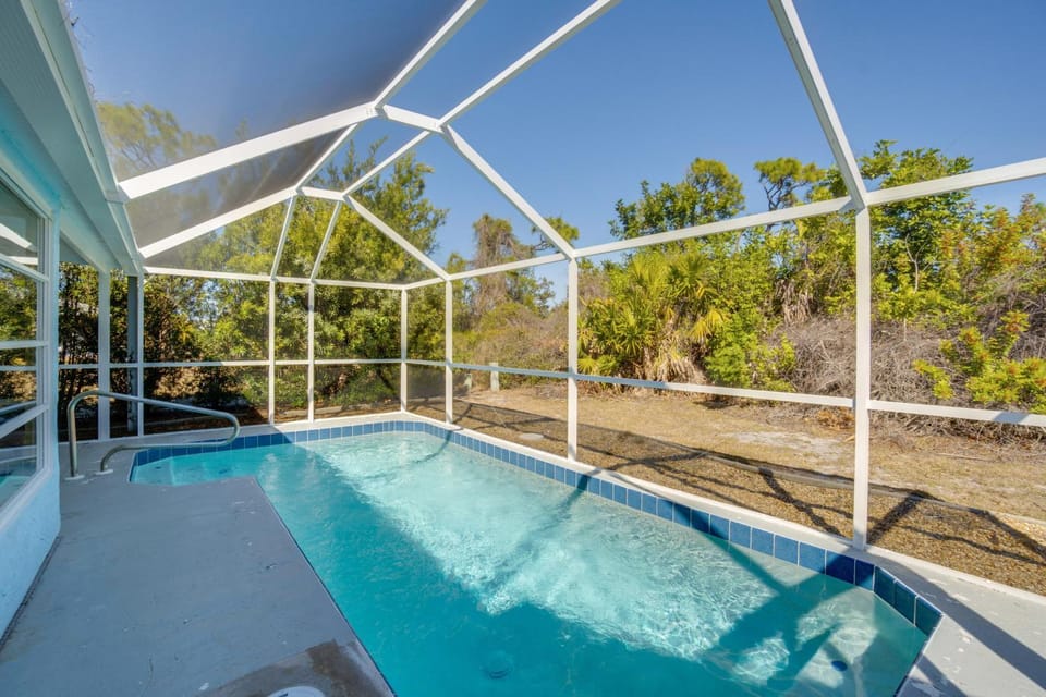 Beach Days & Poolside Fun! Englewood Home w/ Yard House in Rotonda West