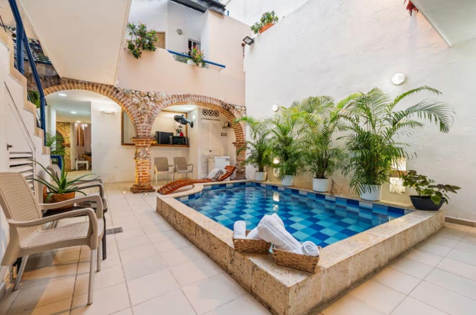 Pool view, Area and facilities, Swimming pool, sunbed, kitchen