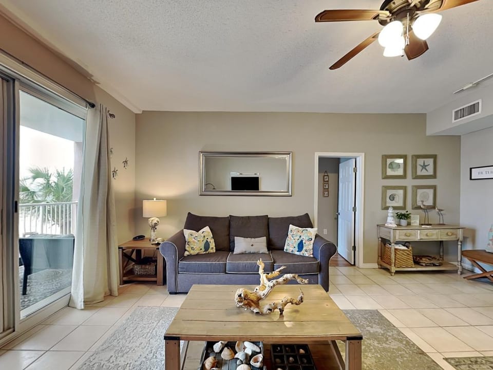 Balcony/Terrace, Living room, Seating area, furniture