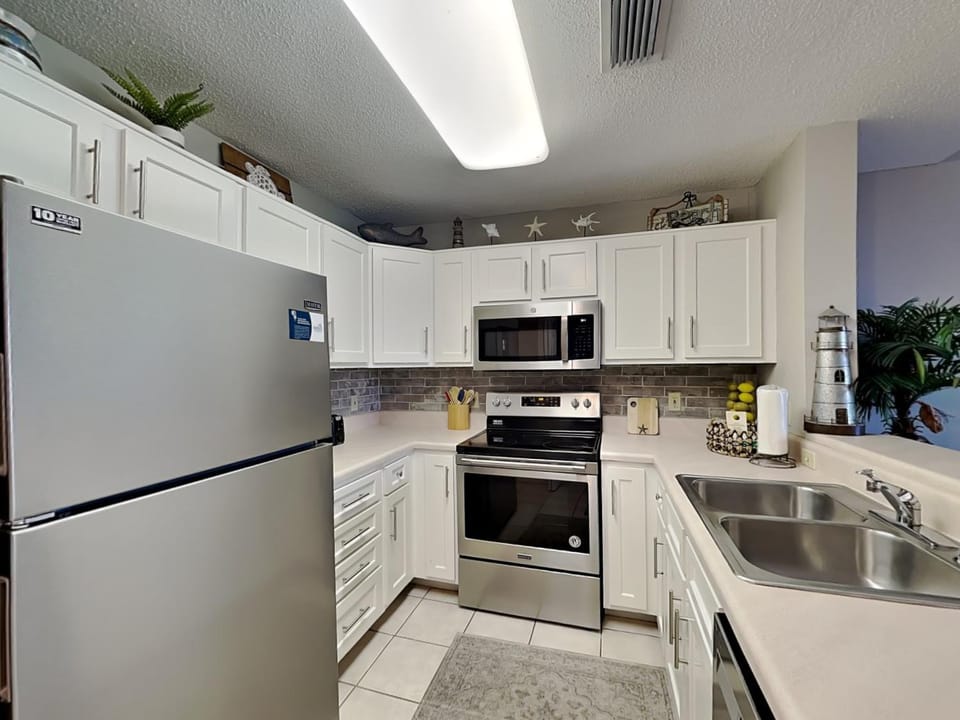Kitchen or kitchenette, microwave, oven, stove, kitchen
