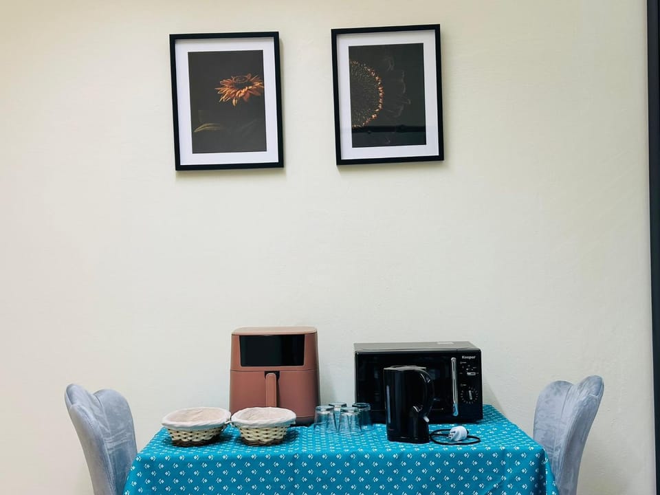 Coffee/tea facilities, Kitchen or kitchenette, microwave