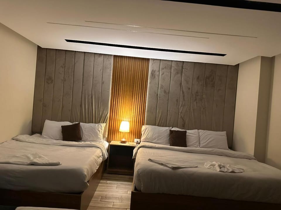 Bed, Living room, Photo of the whole room, Seating area, Bedroom