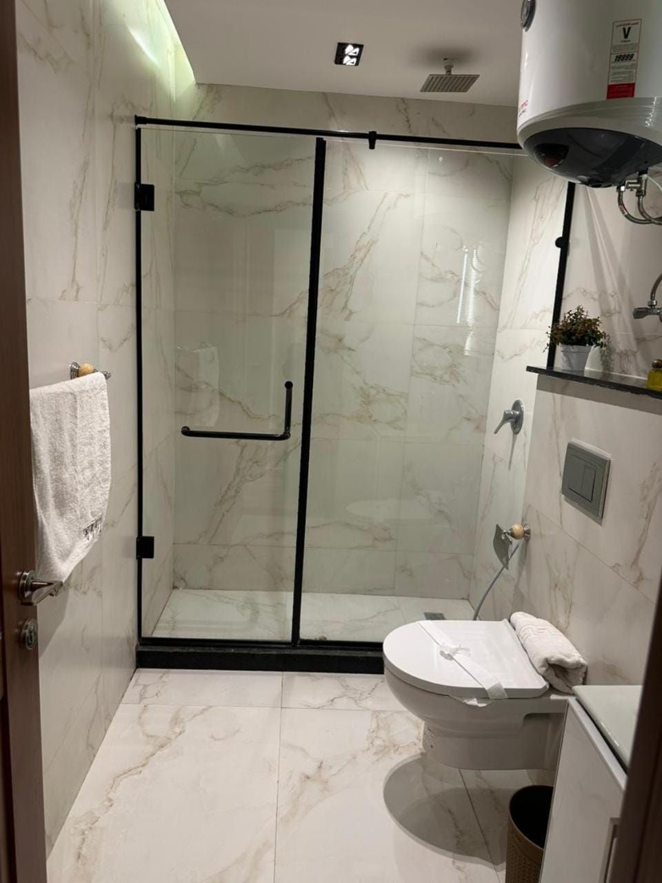 Shower, Toilet, Bathroom, towels