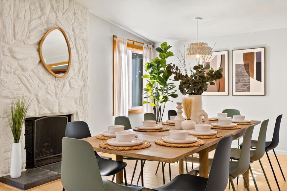 Seating area, Dining area