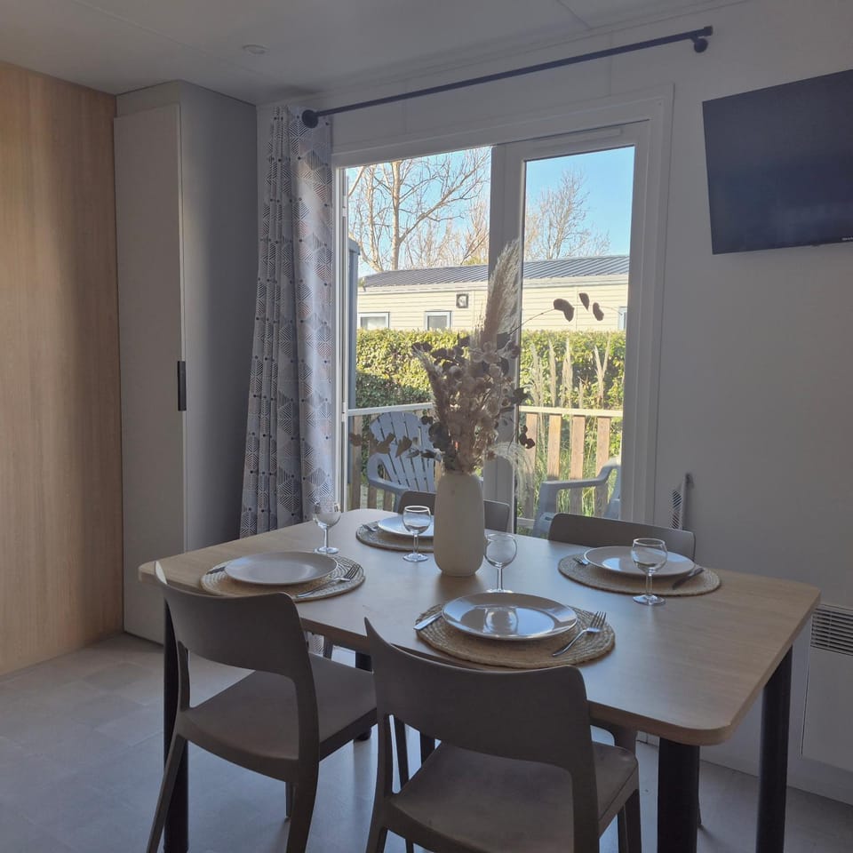 TV and multimedia, Dining area