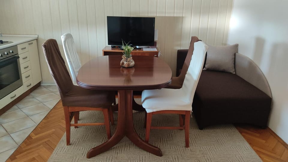 Communal lounge/ TV room, Living room, Dining area