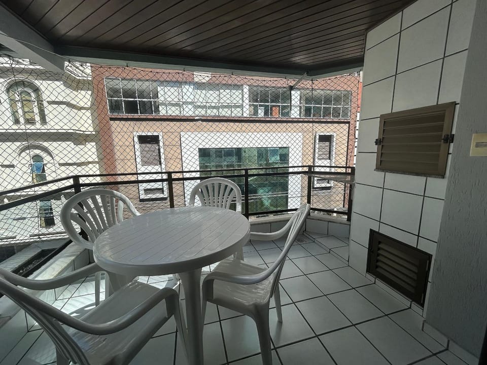 Apto 2 Quartos Meia Praia próximo Shopping Russi Apartment in Porto Belo