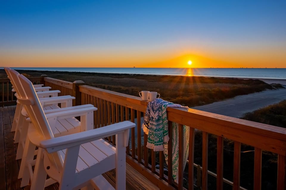 Luxury Beachfront l Private Hot Tub, Pool, & 2 Arcade Games House in Bolivar Peninsula