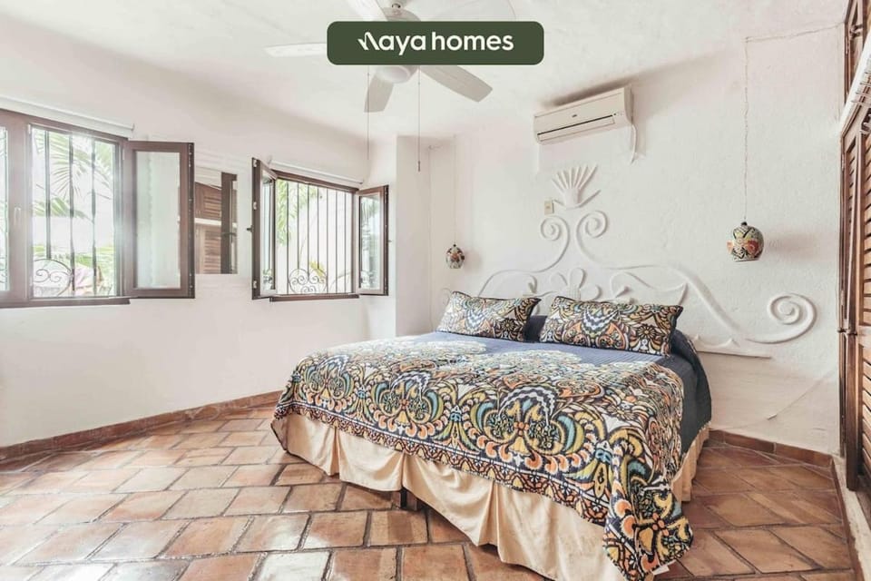 Beach Front Building 2Br Condo-Balcony-Beach-Pool House in Puerto Vallarta