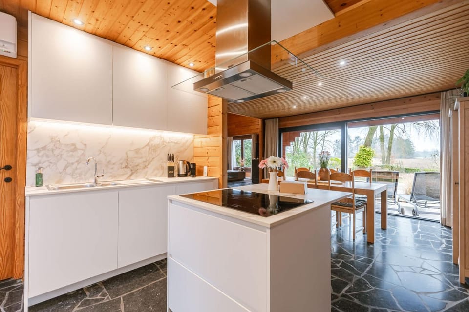 Anna-Helena - Cosy Wooden Chalet in the Forest Chalet in Flanders
