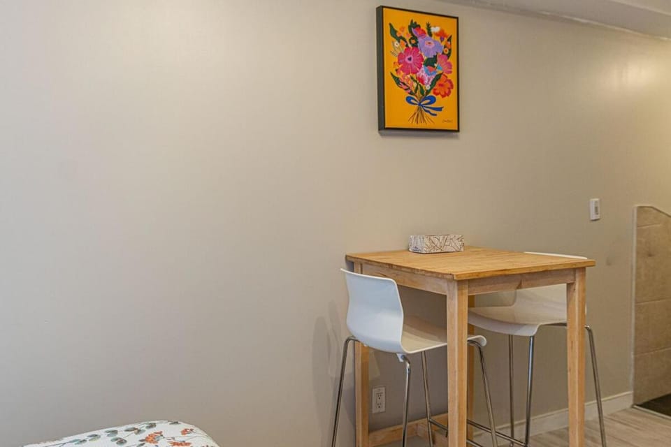 studio in heart of DT,walk to 2 metros,Concordia Apartment in Montreal