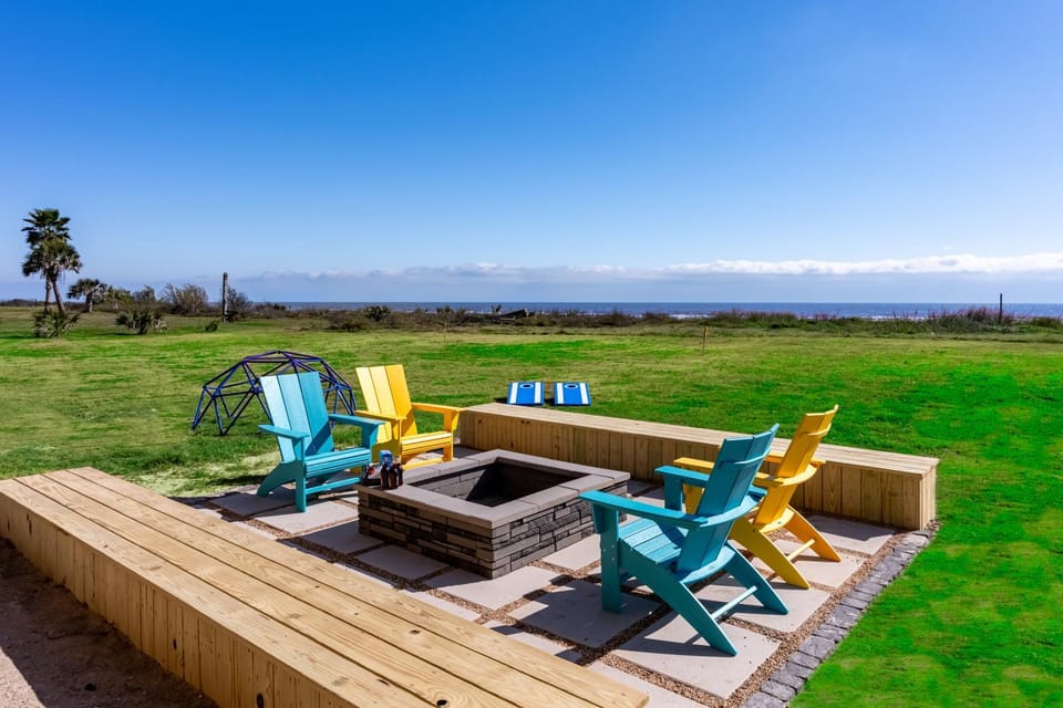 Laguna Villa: The Ultimate Beachfront Mega-Retreat: 9BR, Sleep 32 House in Bolivar Peninsula