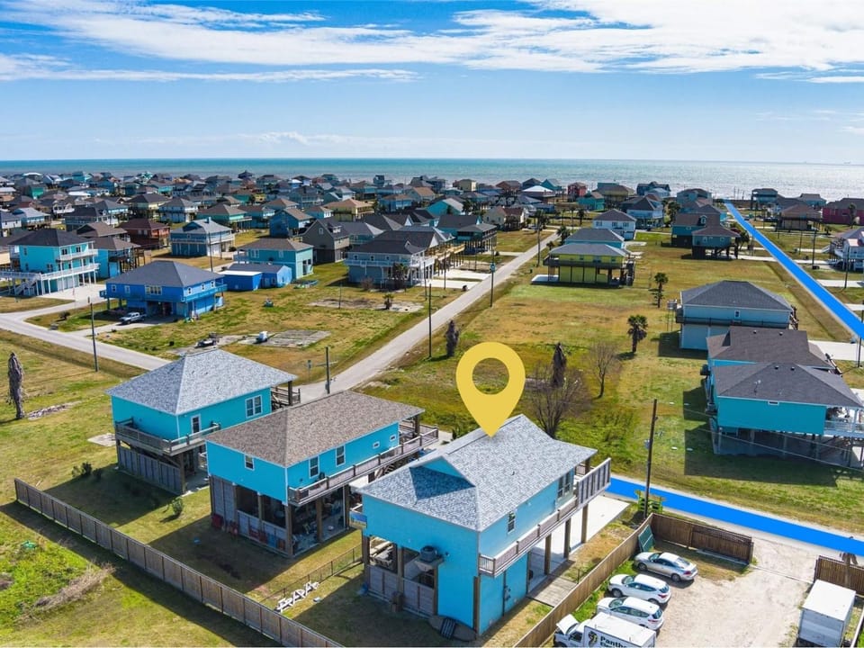 Sandpiper - Coastal 3BR Retreat Sleeps 10 House in Port Bolivar