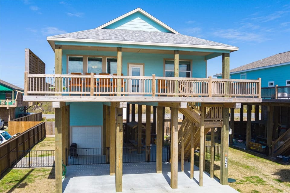Sandpiper - Coastal 3BR Retreat Sleeps 10 House in Port Bolivar
