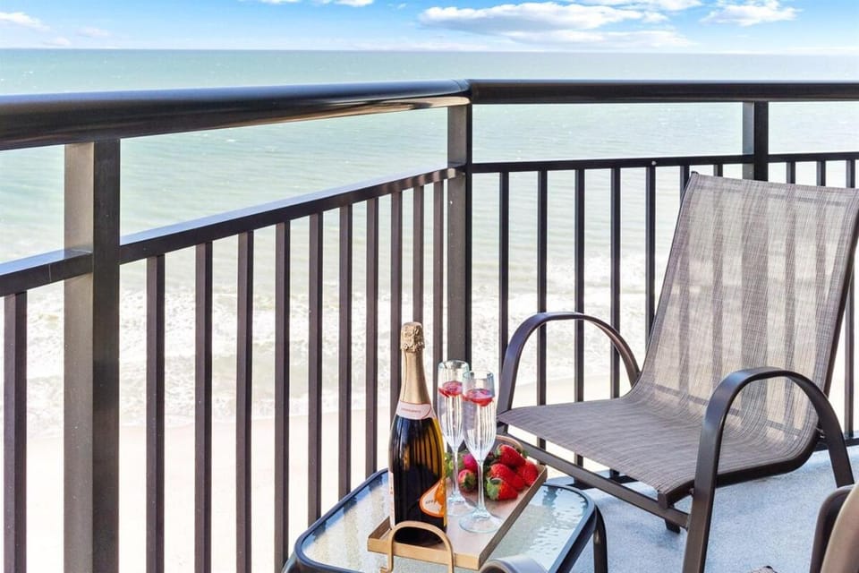 Remodeled Dec23, Best Floorpan, DogsOK 1206 PG Apartment in Myrtle Beach