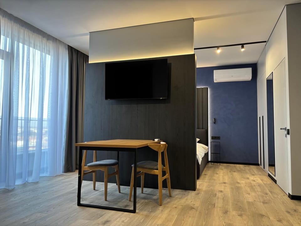 TV and multimedia, Seating area, air conditioner