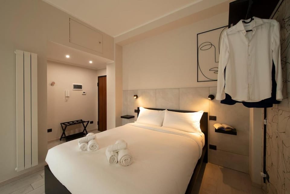 Monolocale X 2 con balcone e cucina - Famagosta Apartment in Milan
