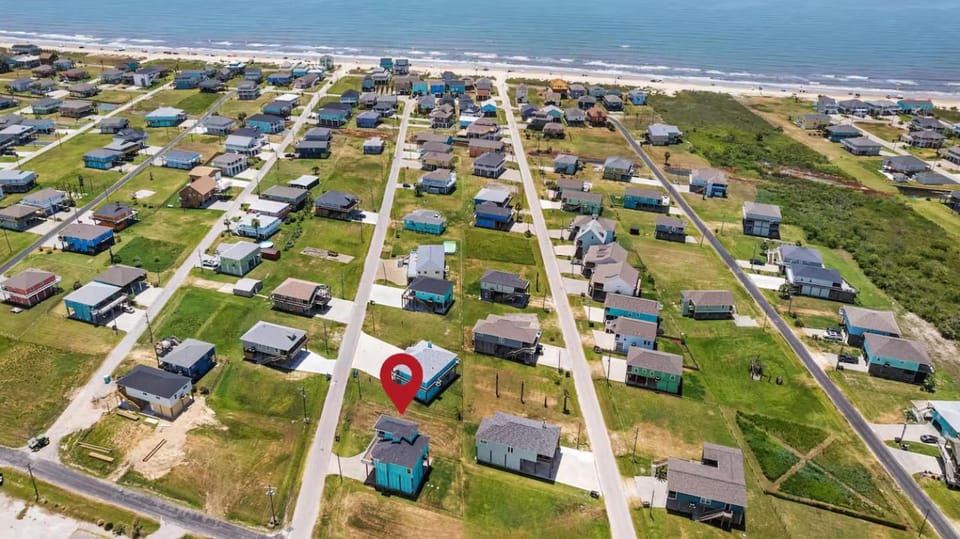 Steps to the Beach | Tiki Bar Fun | Epic Bay Views | Sleeps 8 House in Bolivar Peninsula