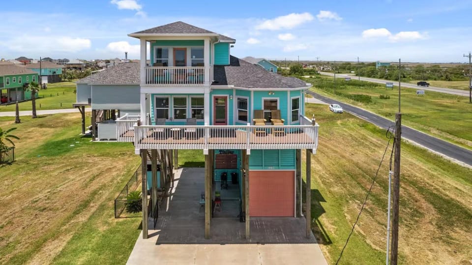 Steps to the Beach | Tiki Bar Fun | Epic Bay Views | Sleeps 8 House in Bolivar Peninsula