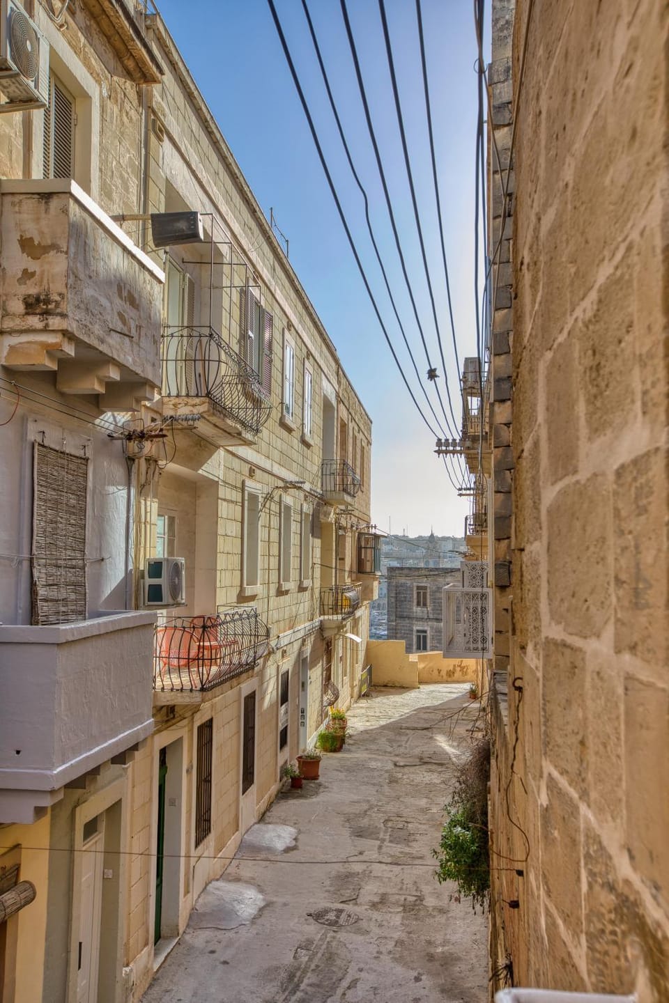 Neighbourhood, Balcony/Terrace, Street view