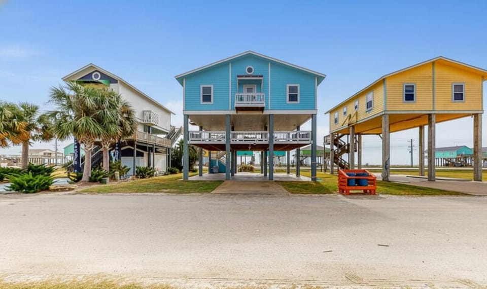 Perfect | Gulf Views | Furnitured Deck | Sleeps 10 House in Bolivar Peninsula