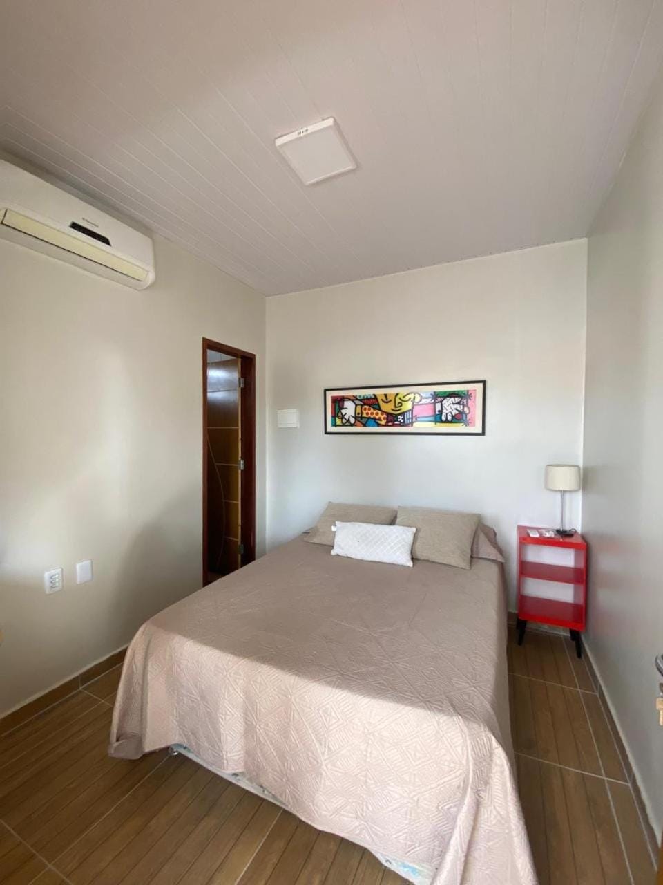 Bed, Bedroom, air conditioner