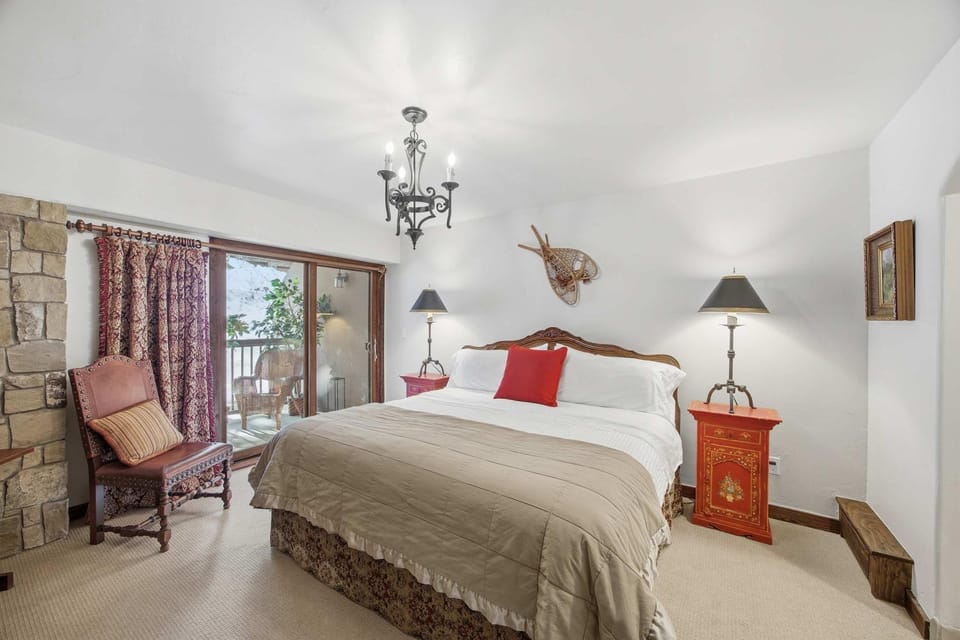 Vail Golf Course Condominium Free Bus Route Access Apartment in Vail