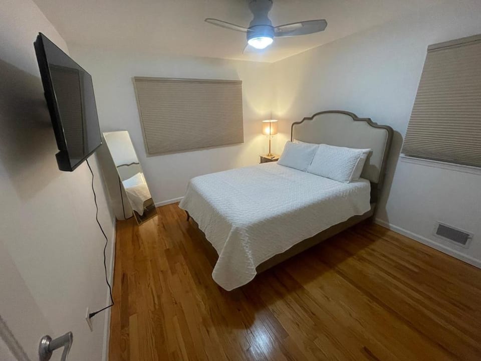 Modern Glam Getaway 30 minutes from NYC House in West Orange