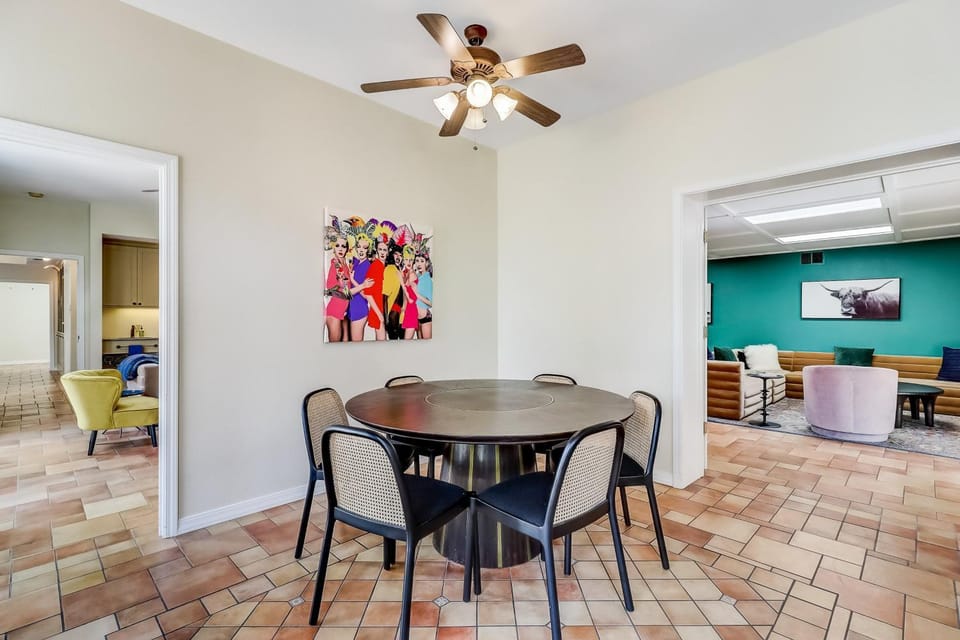Historic charmer with a pool, gardens, gym, & game room- dogs ok House in San Antonio