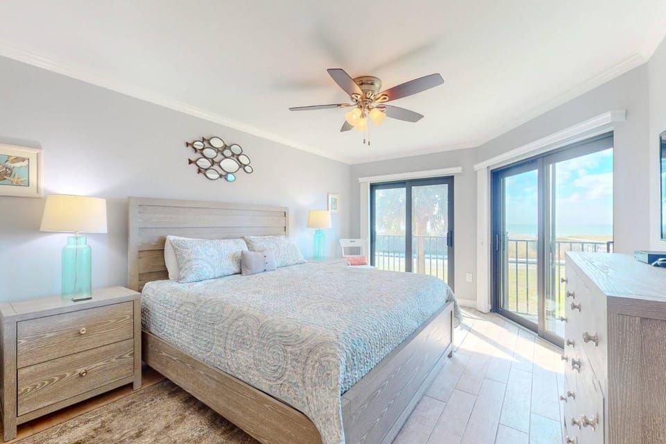 7-205 - Lands End House in Sunset Beach