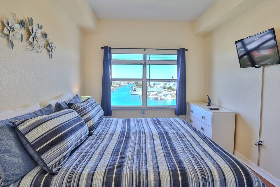 404 - Skyline House in Madeira Beach