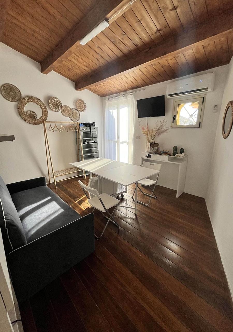 TV and multimedia, Living room, Dining area