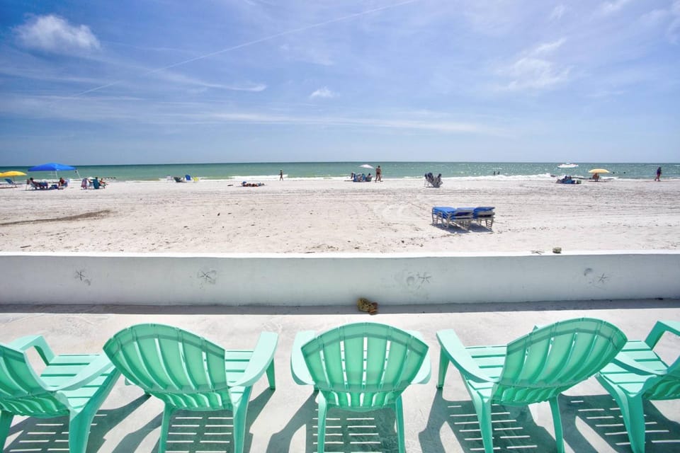 High Tides Beach House House in Madeira Beach
