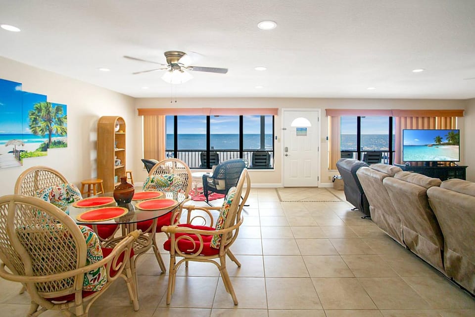 High Tides Beach House House in Madeira Beach