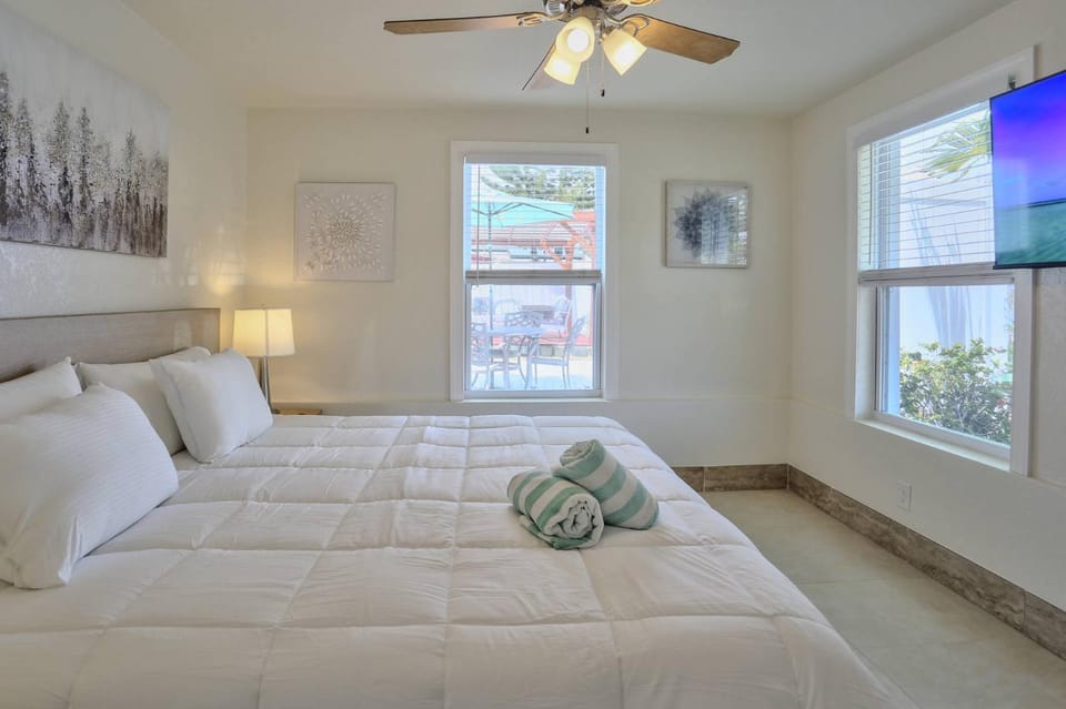 2 - Silver Sands - Seaglass House in Madeira Beach