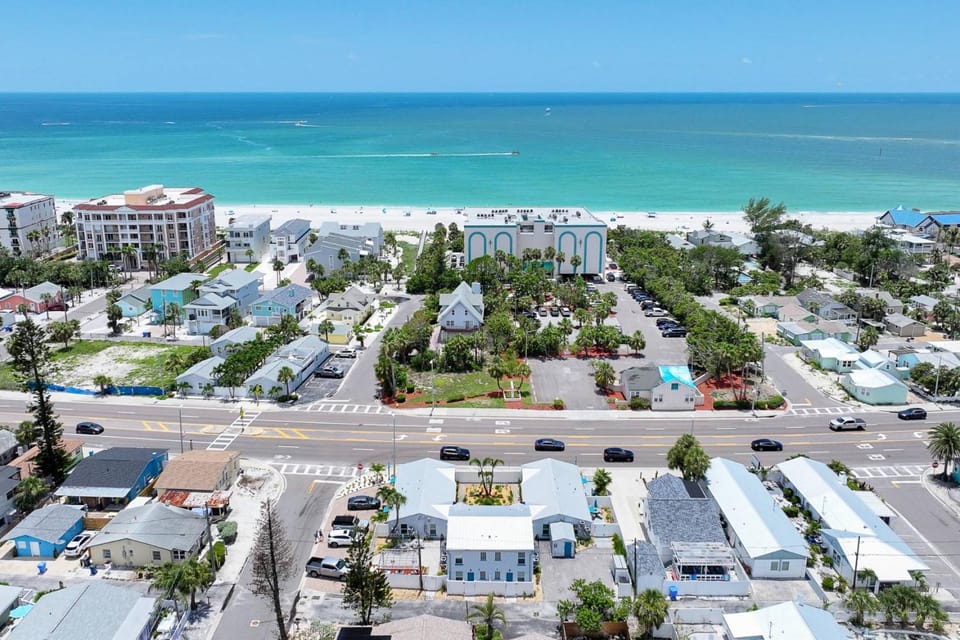 2 - Silver Sands - Seaglass House in Madeira Beach