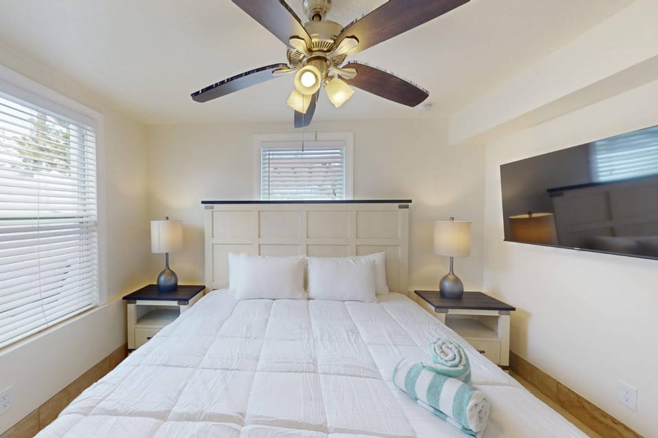 Silver Sands - Coastal Suite House in Madeira Beach