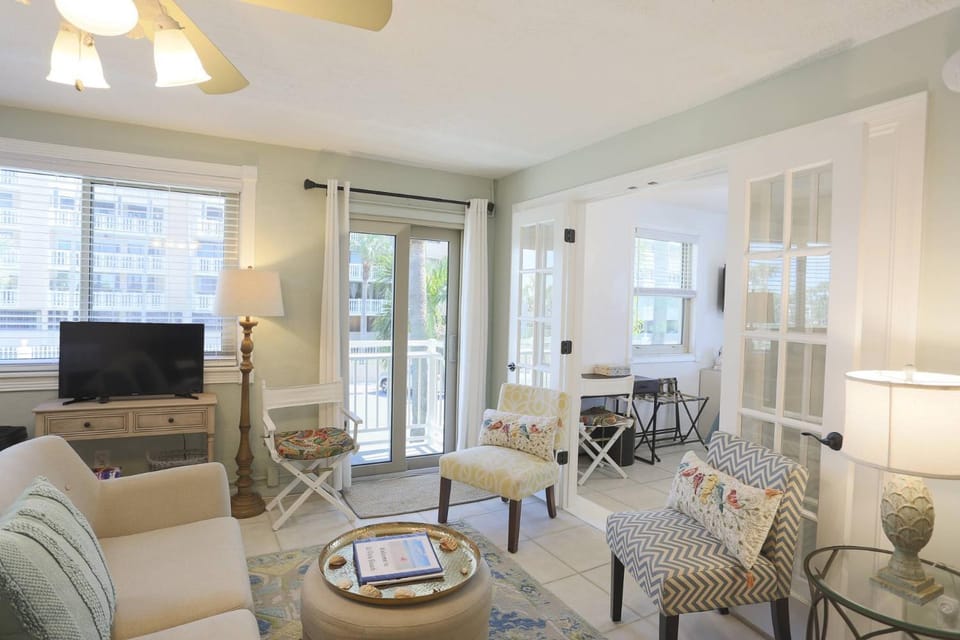406 - Friendly Native Beach Resort House in Saint Pete Beach