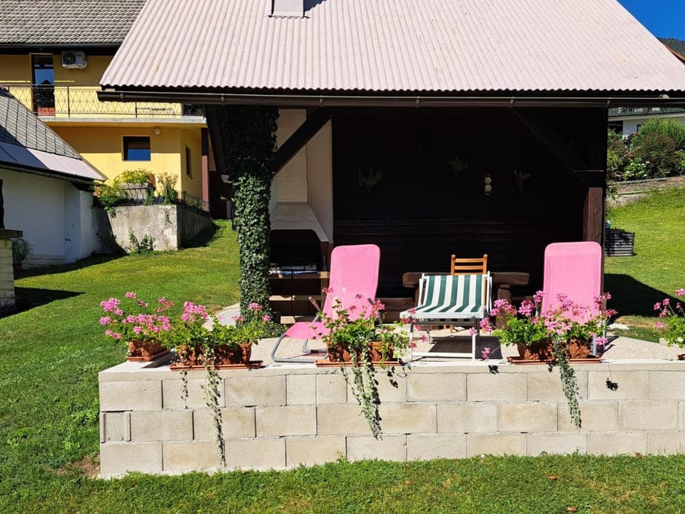Patio, Day, Garden