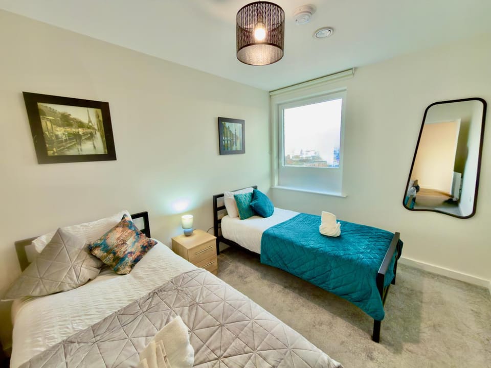2 Bedroom Apartment in Canning Town near Excel London Canary Wharf with 2 Bathrooms Balcony WiFi Apartment in London